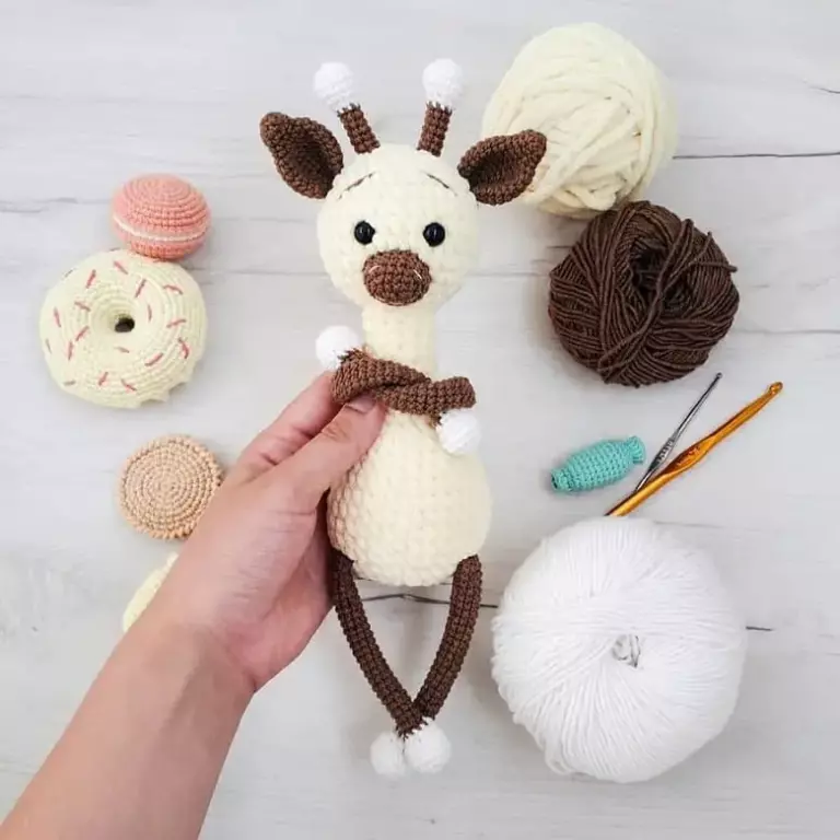 Cute giraffe amigurumi pattern